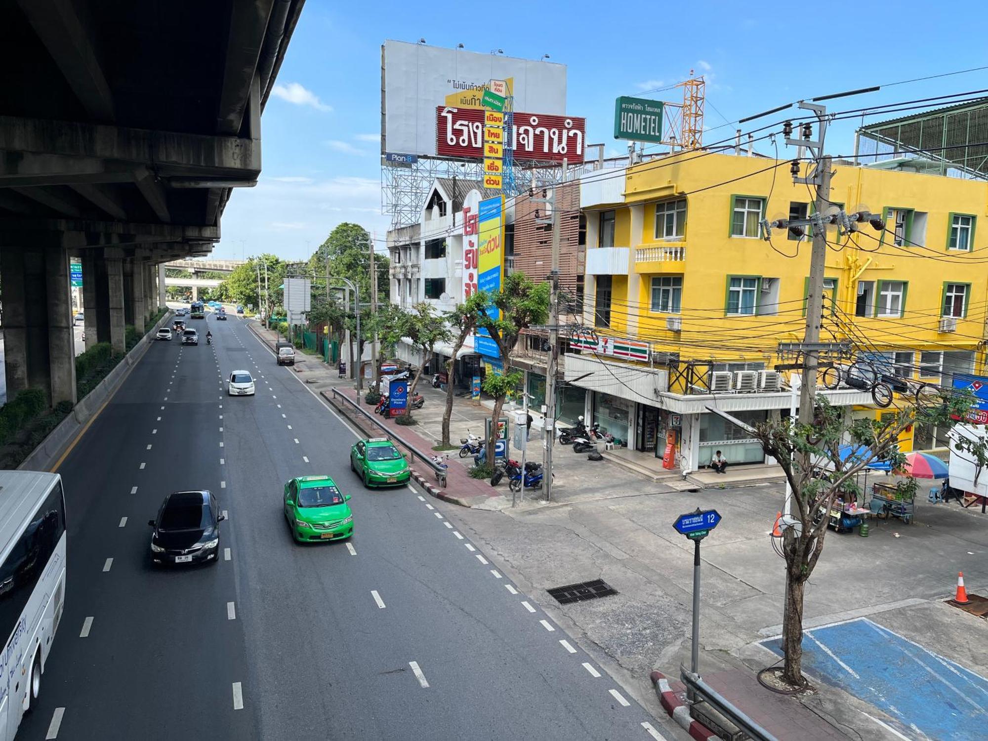 Dao Jaras Fah Hometel ดาวจรัสฟ้าโฮมเทล Bangkok Exteriör bild