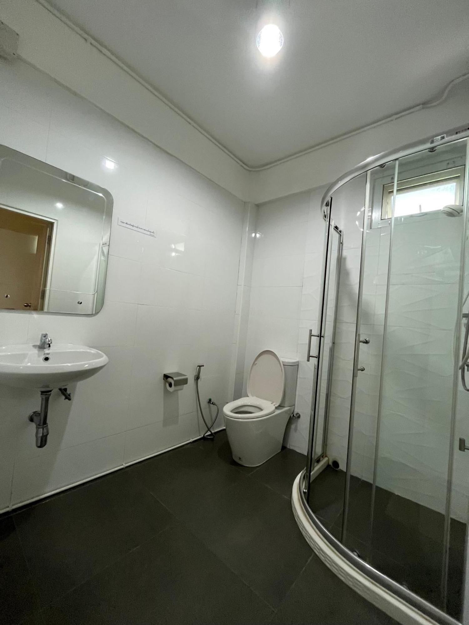 Dao Jaras Fah Hometel ดาวจรัสฟ้าโฮมเทล Bangkok Exteriör bild